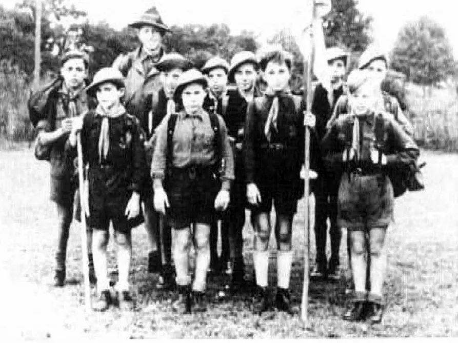 Martin Birmanns mit seiner Gruppe, Schwarz-Weiß-Foto